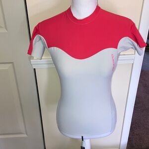 NWT Dakine short sleeve rashguard  Small